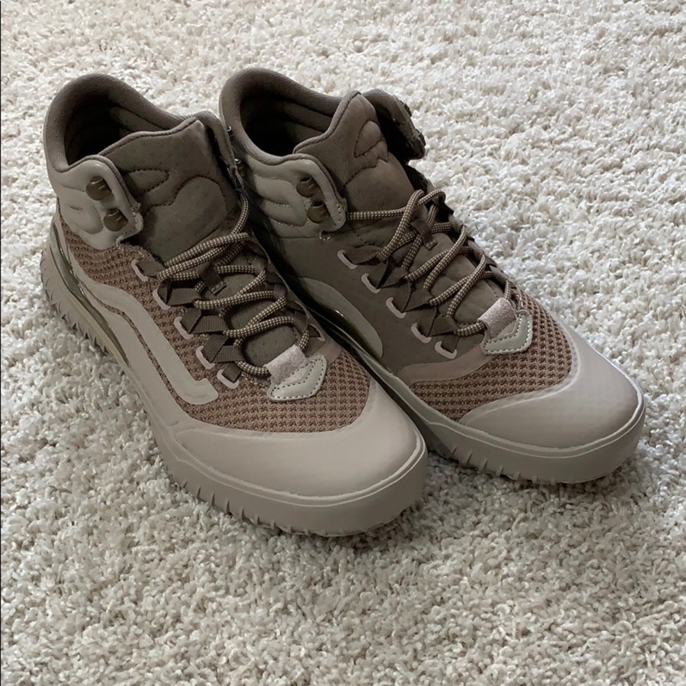 NWOT Vans City Hi-Rise Walnut Techwear Boot